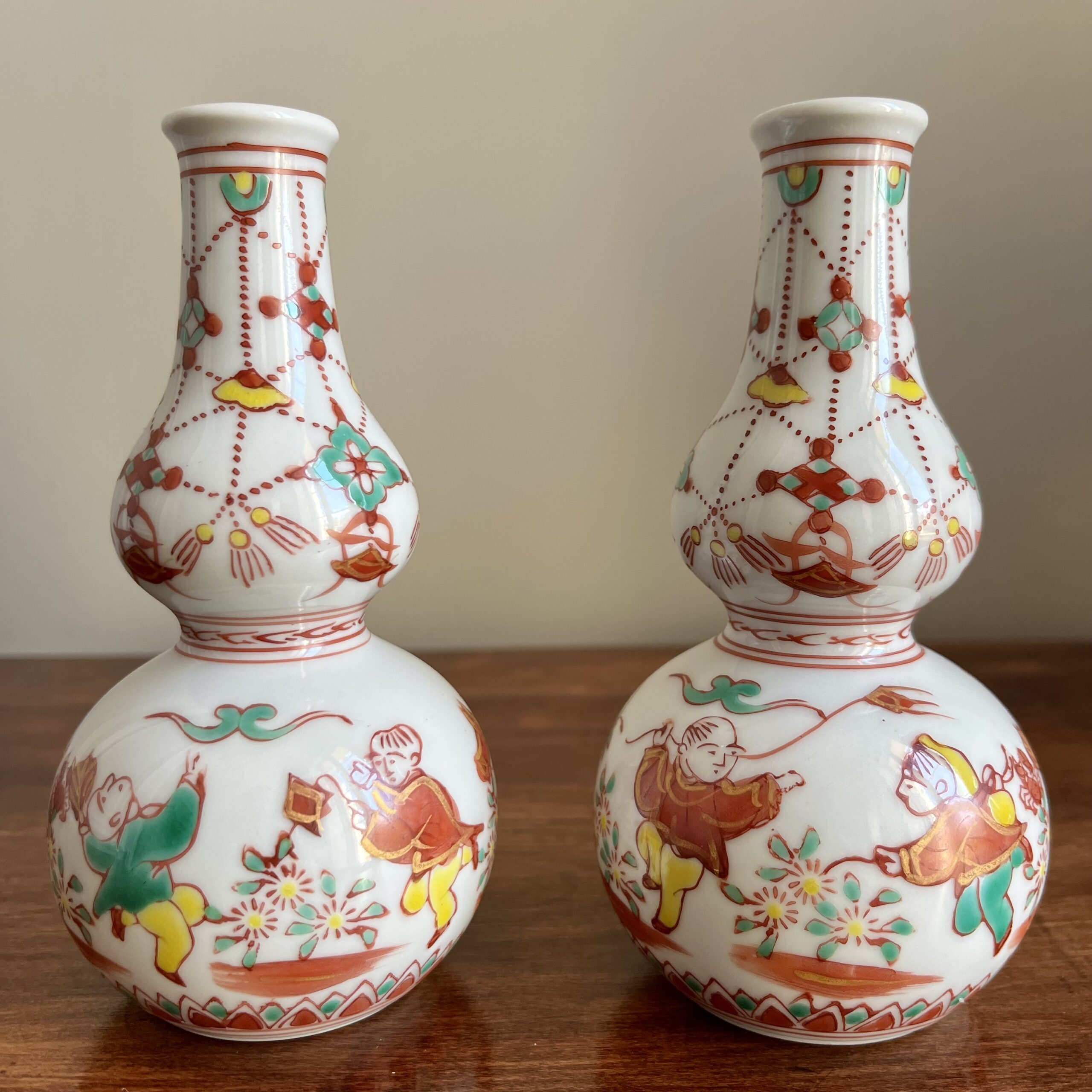 Paire De Petits Vases Japonais