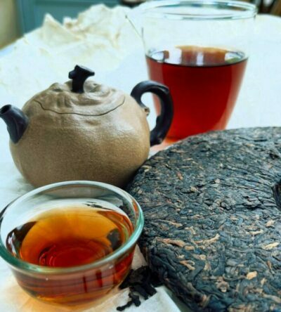 Pu’er fermenté (ou shu) vieux camphre 2016 en galette et en tasse
