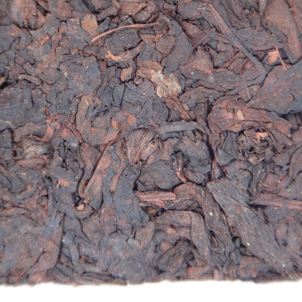Brique de Vieux Pu'er Fermenté des Années 1970 - gros plan des feuilles