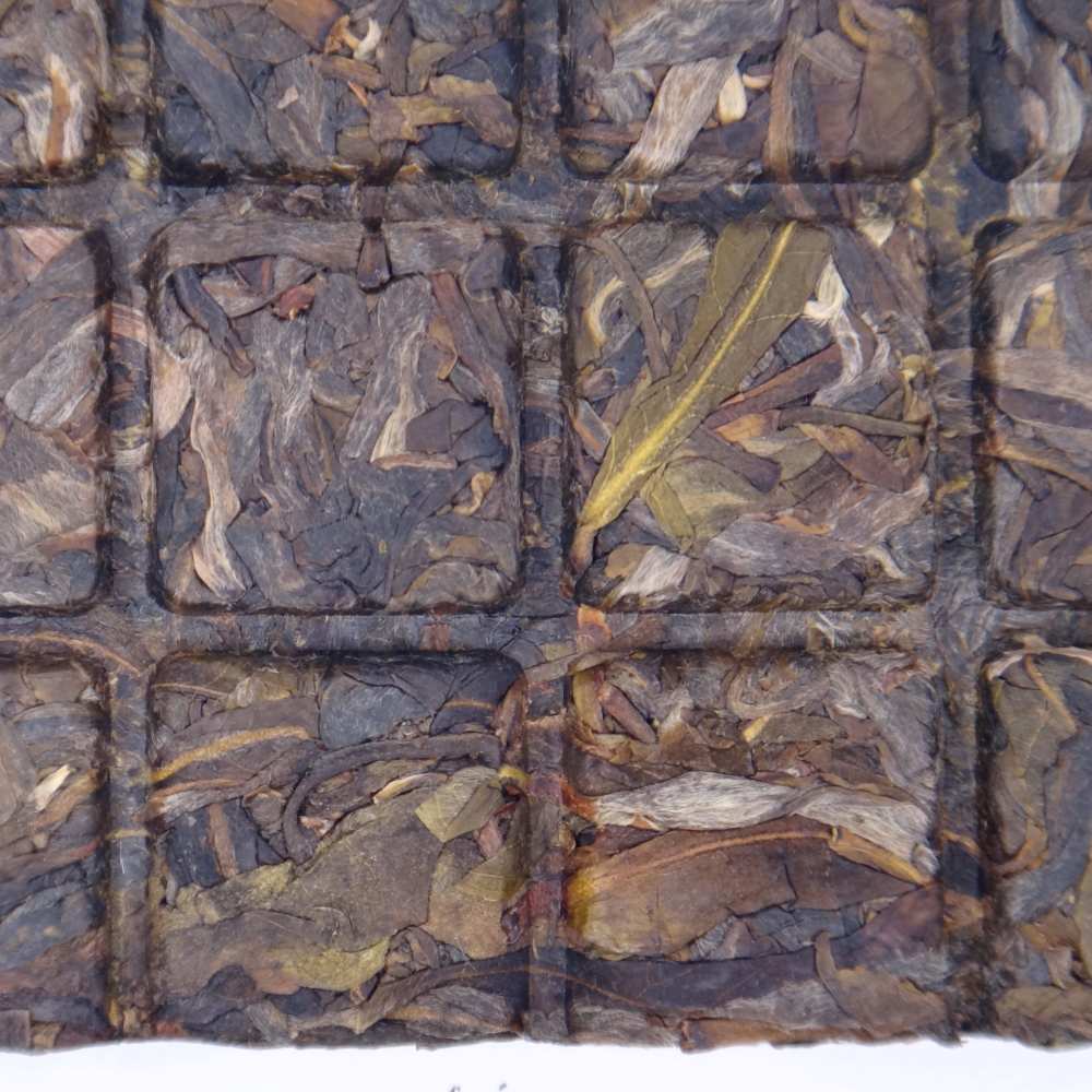 Pu'er Brut Coffret "Chun Run" (9 briques de 60g) - détail des feuilles